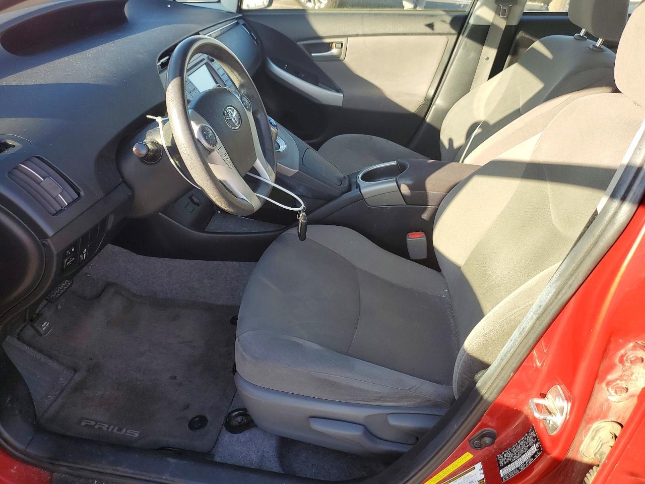 2014 TOYOTA PRIUS photo 7