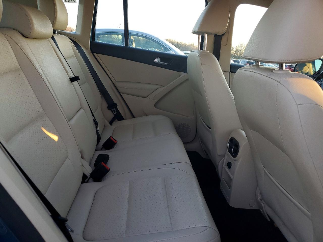 2017 VOLKSWAGEN TIGUAN S photo 10