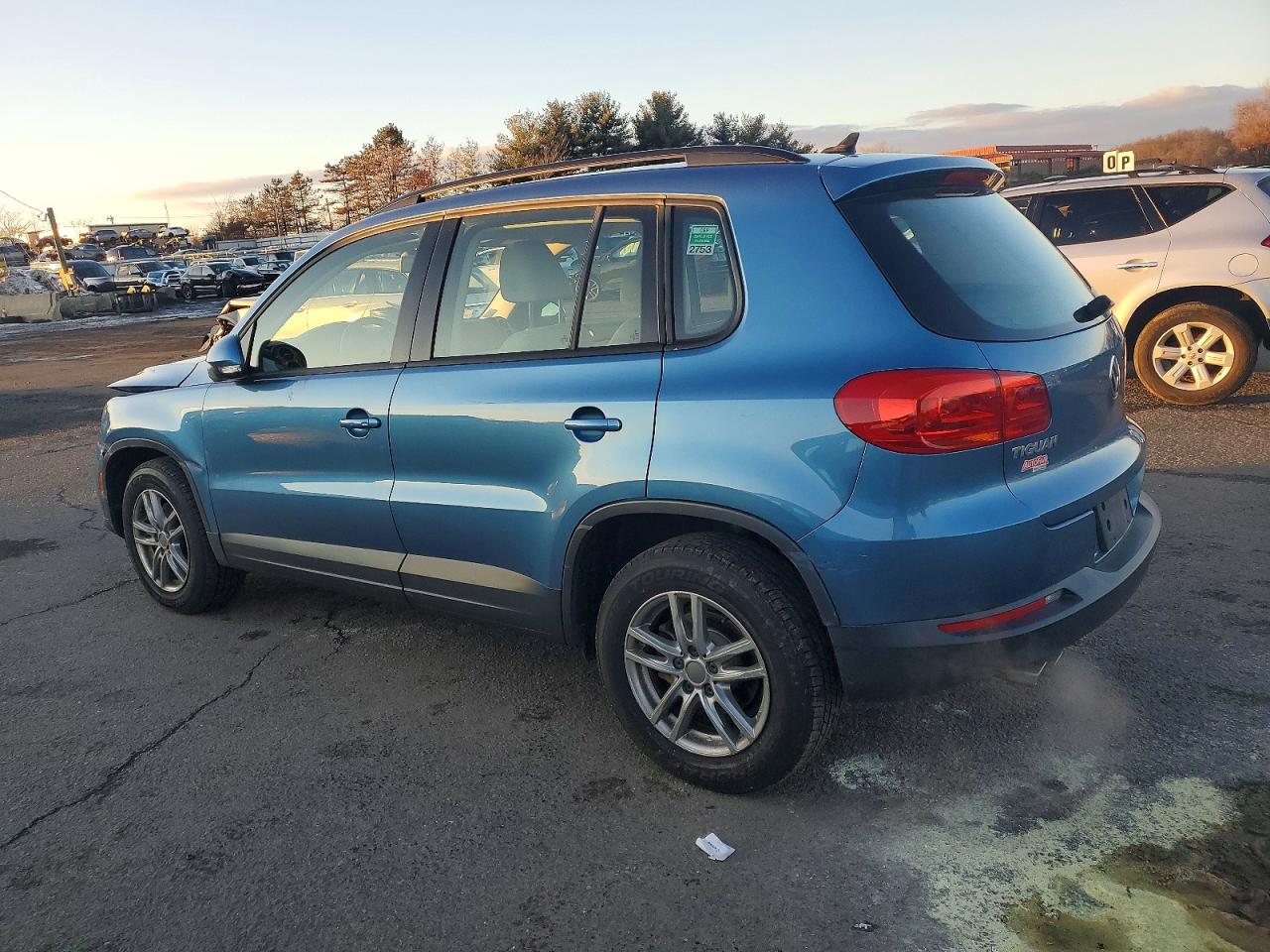 2017 VOLKSWAGEN TIGUAN S photo 2