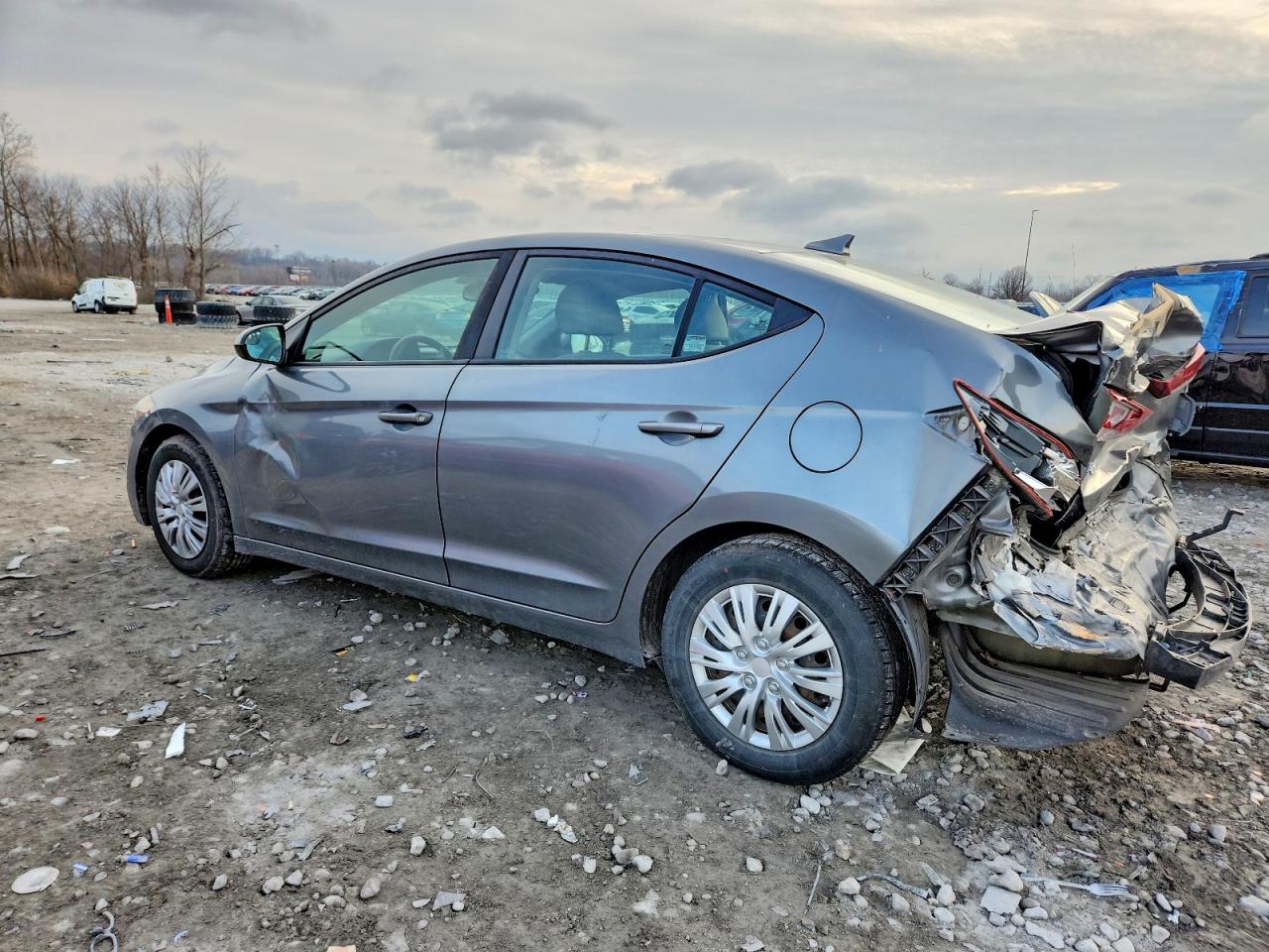 2017 HYUNDAI ELANTRA SE photo 2