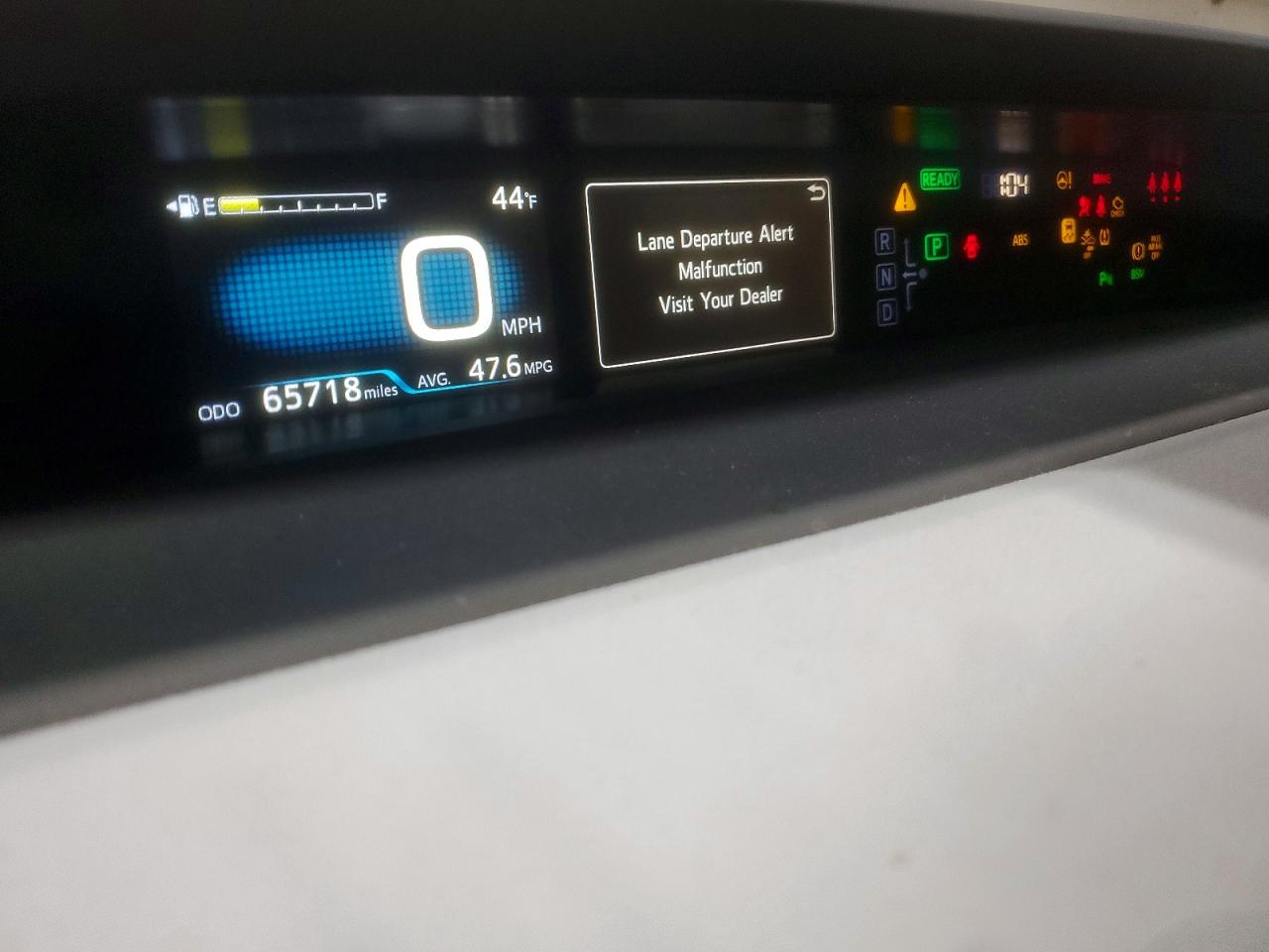 2019 TOYOTA PRIUS photo 8
