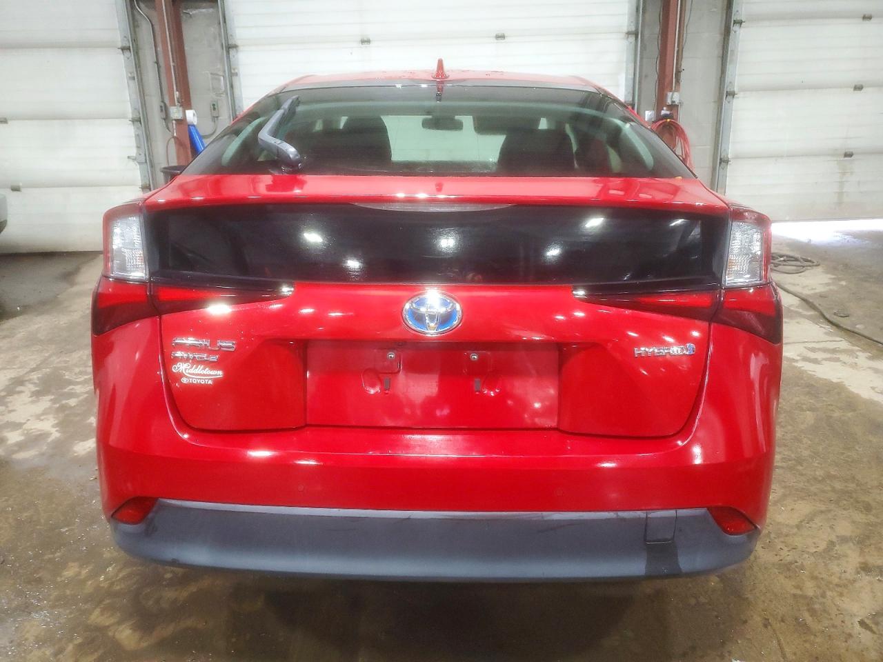 2019 TOYOTA PRIUS photo 5