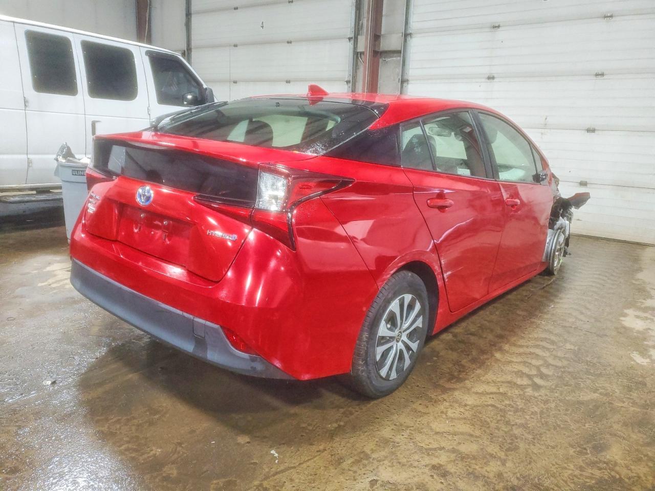 2019 TOYOTA PRIUS photo 3