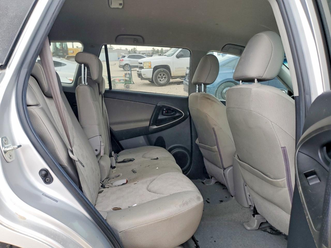 2010 TOYOTA RAV4 photo 11