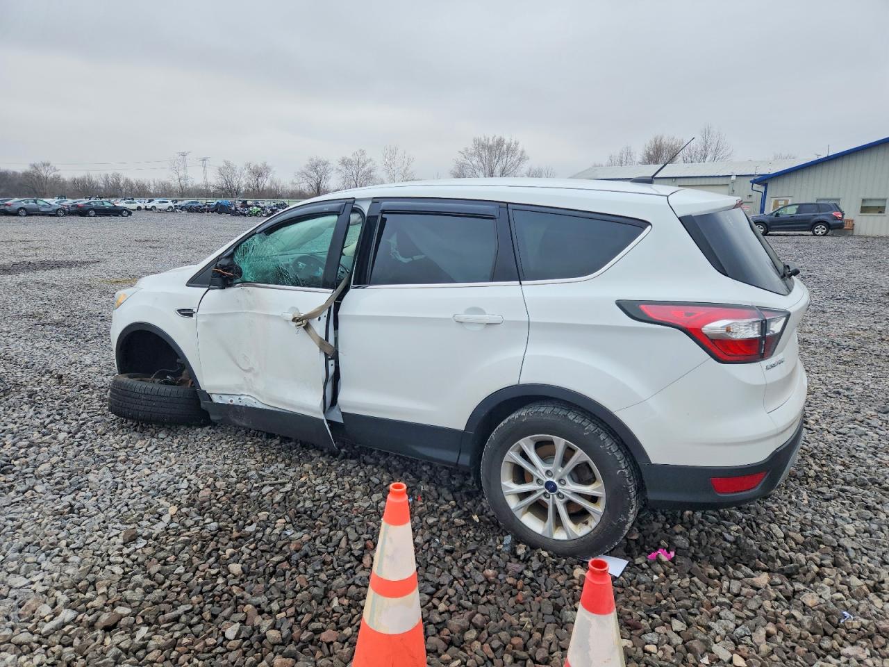 2017 FORD ESCAPE SE photo 2