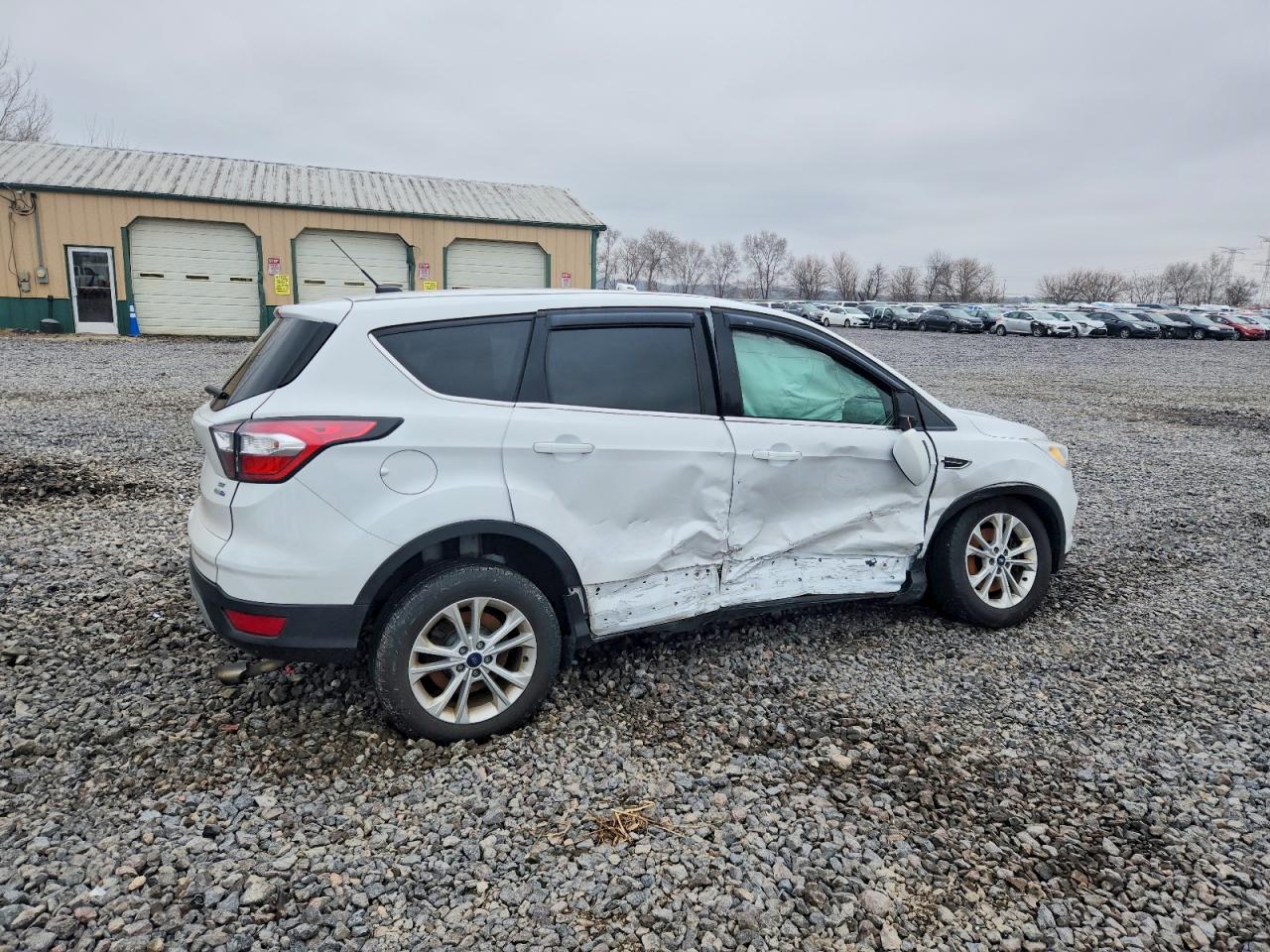 2017 FORD ESCAPE SE photo 3