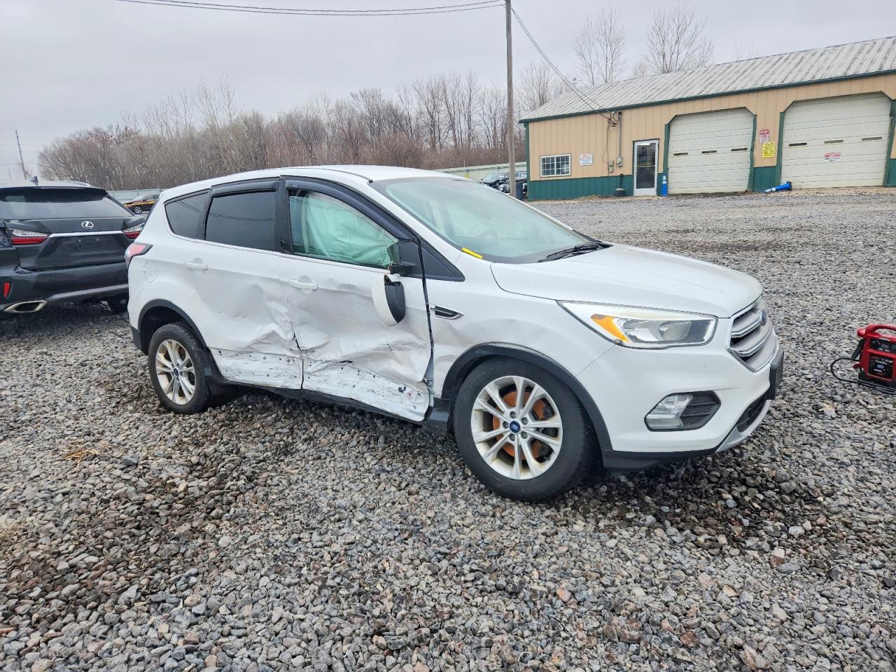 2017 FORD ESCAPE SE photo 4
