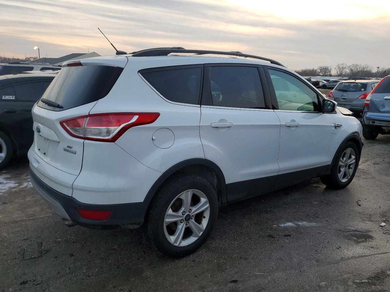 2016 FORD ESCAPE SE photo 3