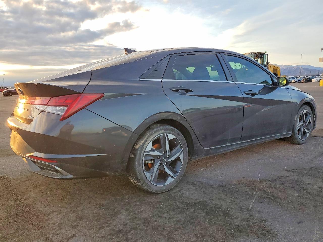 2021 HYUNDAI ELANTRA LIMITED photo 3