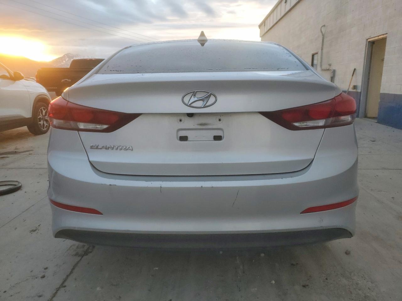 2018 HYUNDAI ELANTRA SEL photo 6