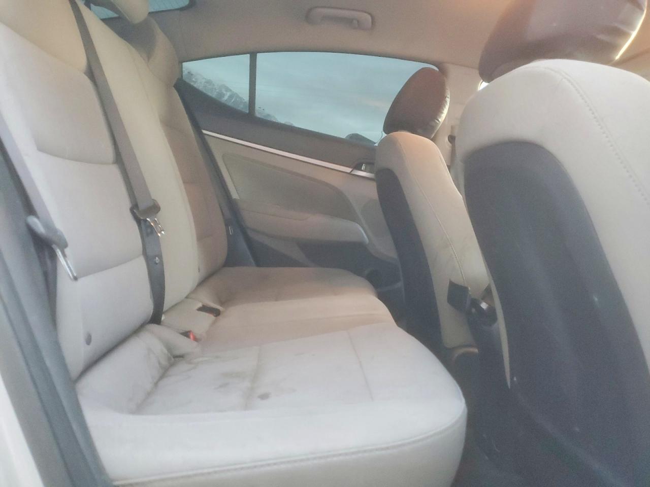 2018 HYUNDAI ELANTRA SEL photo 10