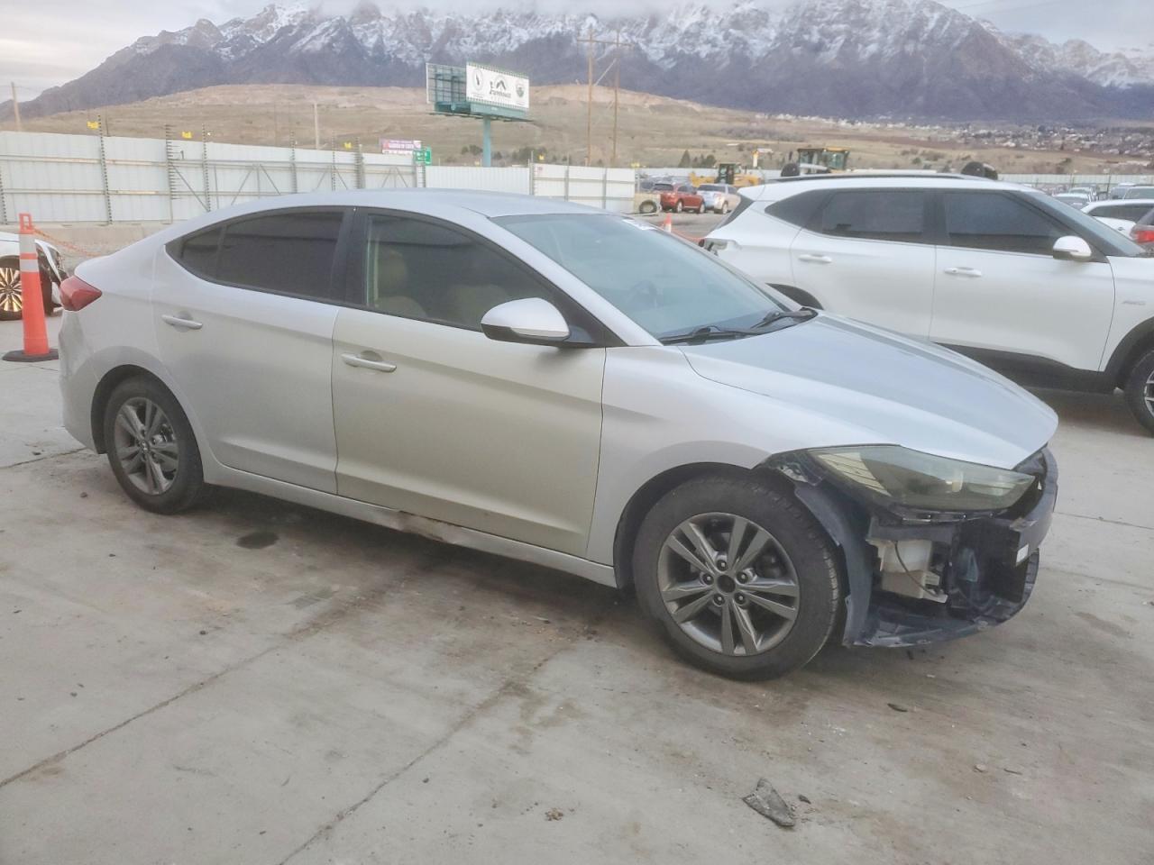 2018 HYUNDAI ELANTRA SEL photo 4