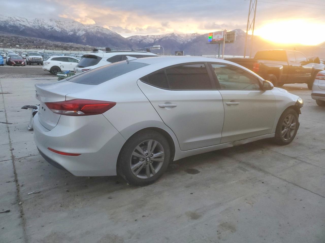 2018 HYUNDAI ELANTRA SEL photo 3
