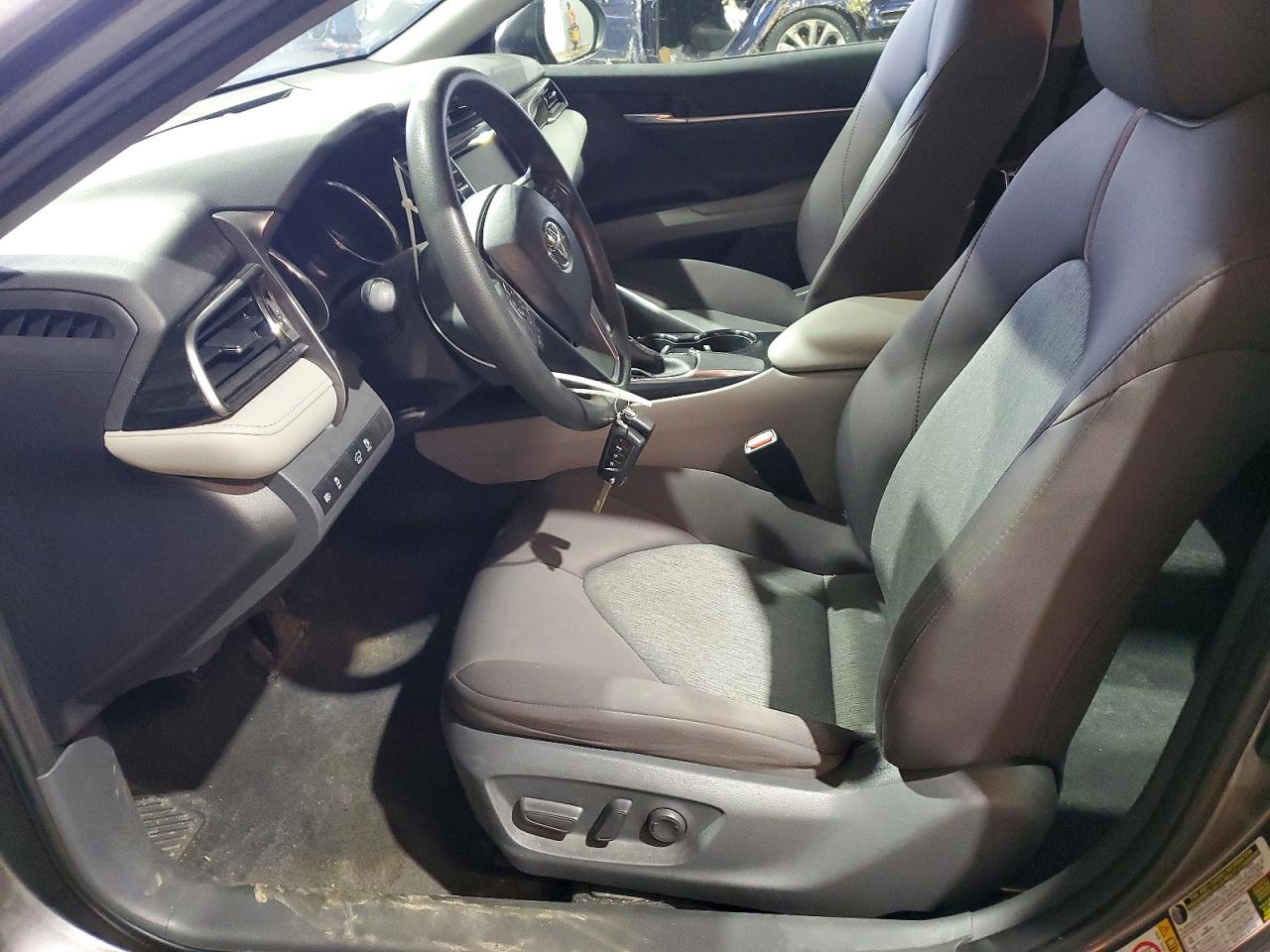 2019 TOYOTA CAMRY L photo 7
