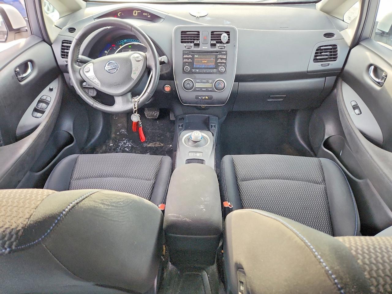 2015 NISSAN LEAF photo 8