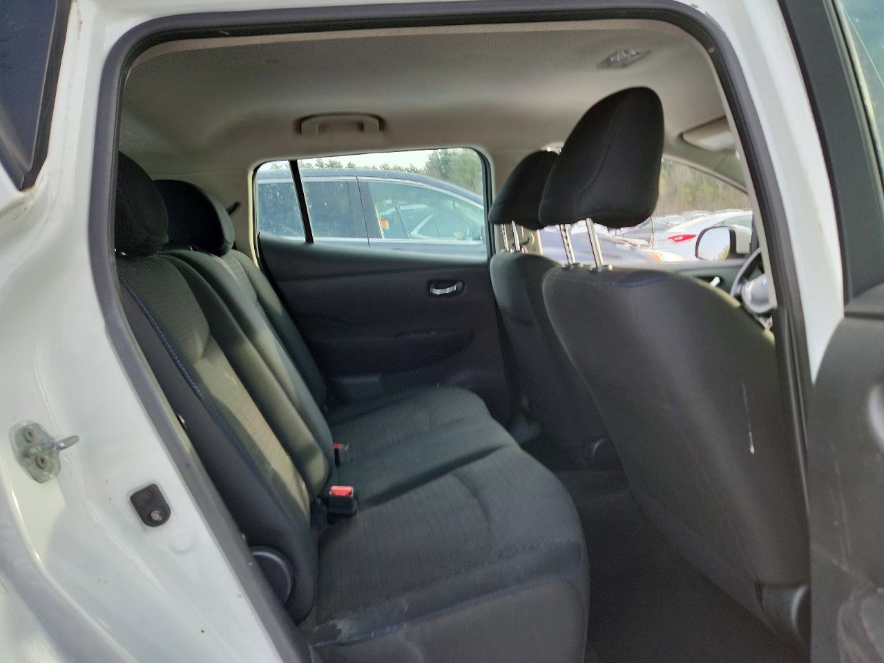 2015 NISSAN LEAF photo 10