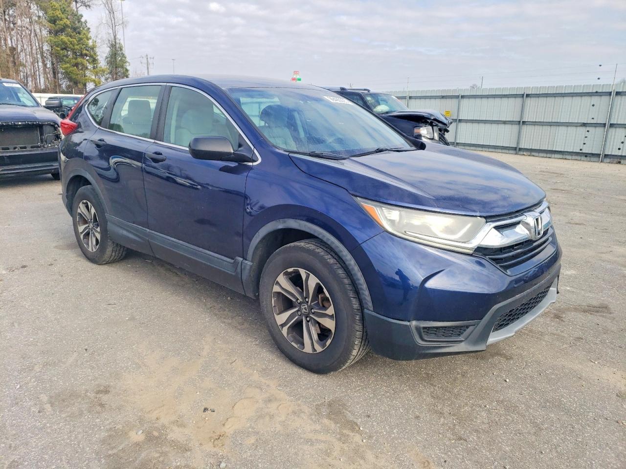 2018 HONDA CR-V LX photo 4