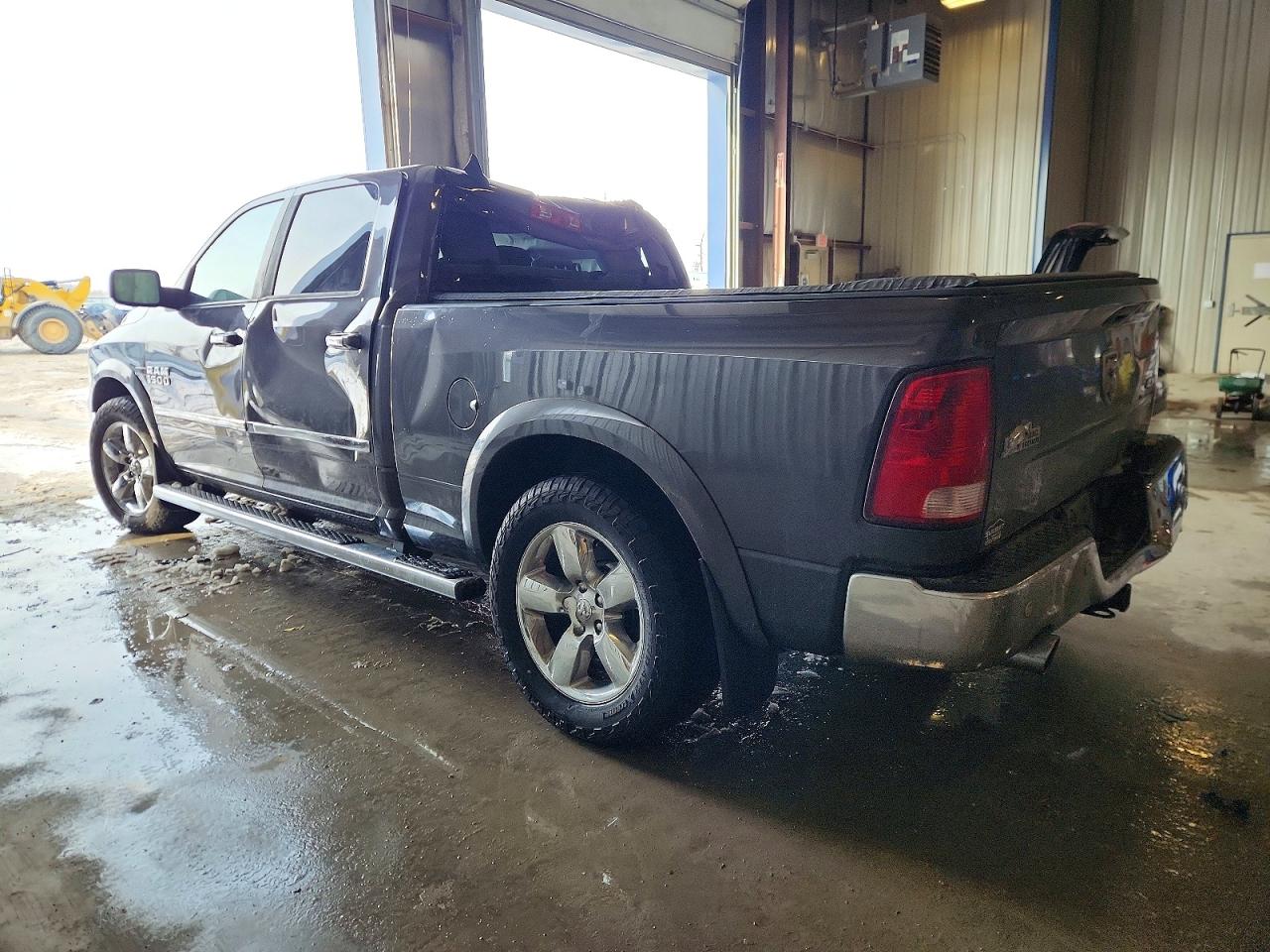 2014 RAM 1500 SLT photo 2
