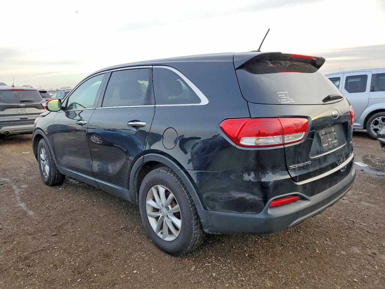 2017 KIA SORENTO LX photo 2