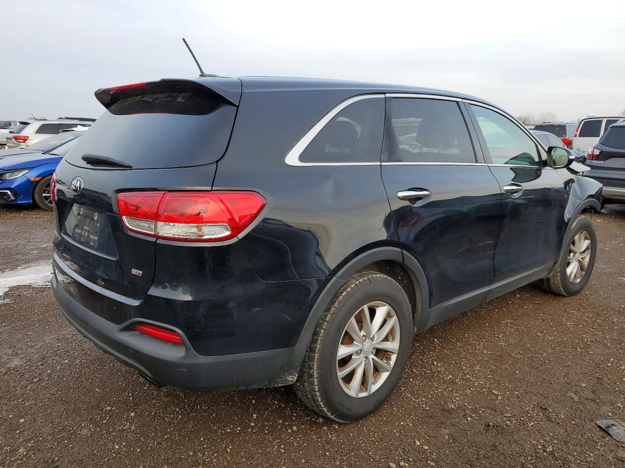 2017 KIA SORENTO LX photo 3