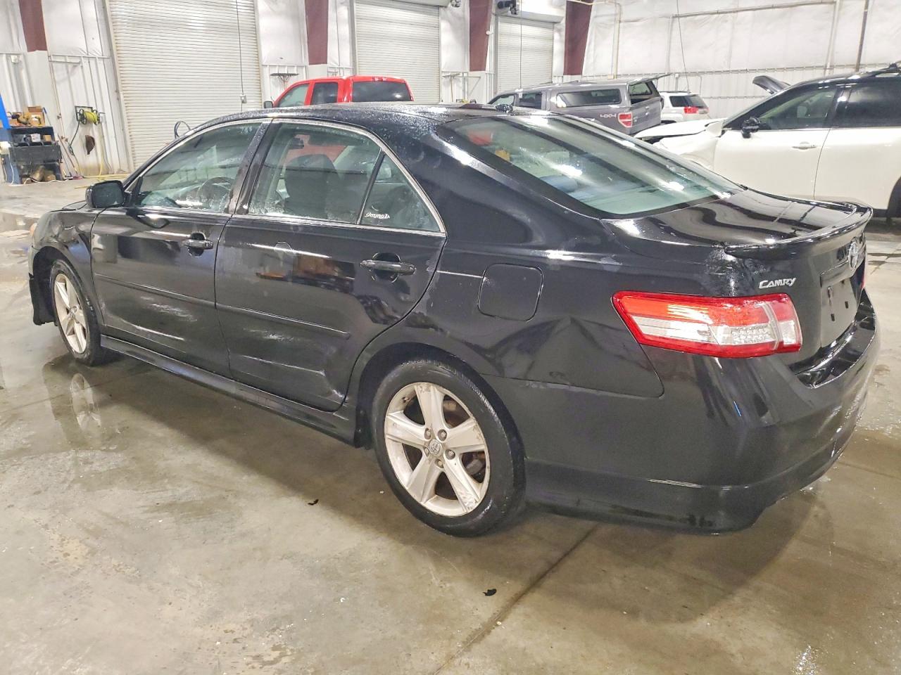 2011 TOYOTA CAMRY BASE photo 3
