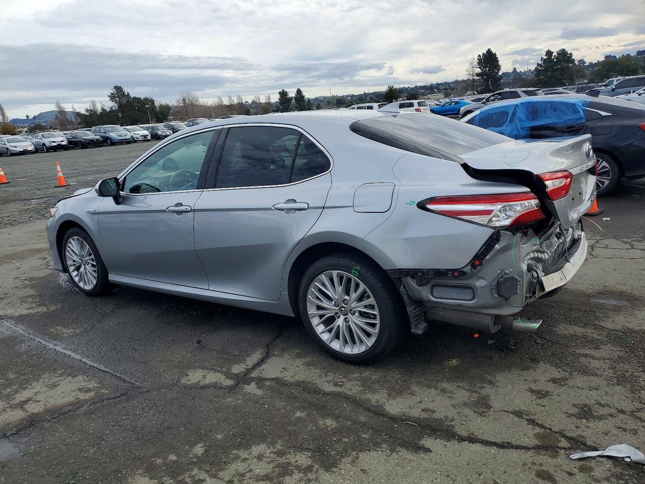 2019 TOYOTA CAMRY HYBRID photo 2