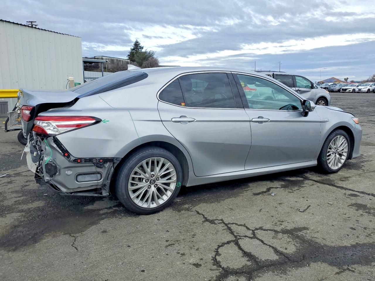 2019 TOYOTA CAMRY HYBRID photo 3