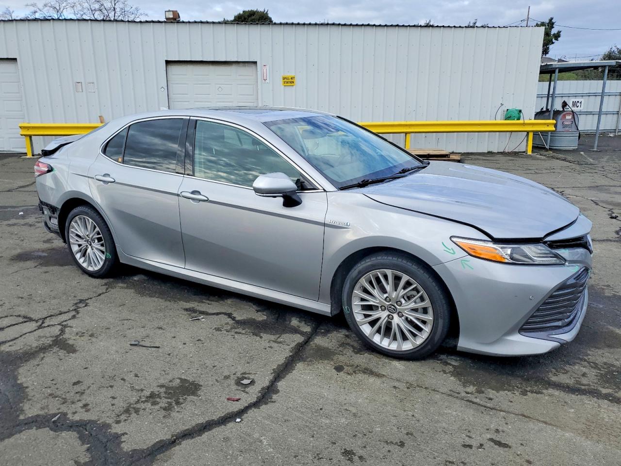 2019 TOYOTA CAMRY HYBRID photo 4