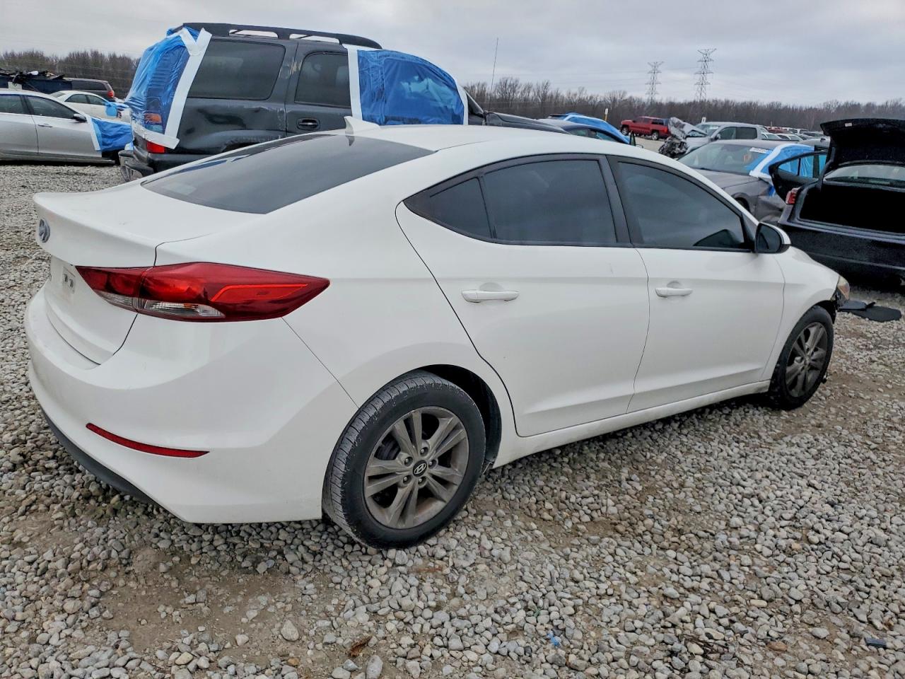 2017 HYUNDAI ELANTRA SE photo 3