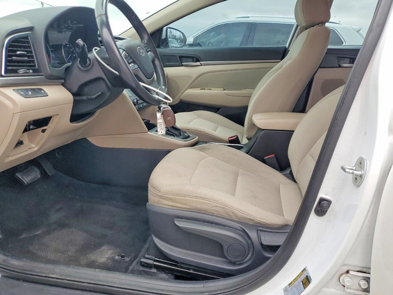 2017 HYUNDAI ELANTRA SE photo 7