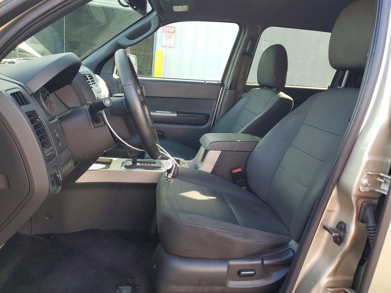 2010 FORD ESCAPE XLT photo 7