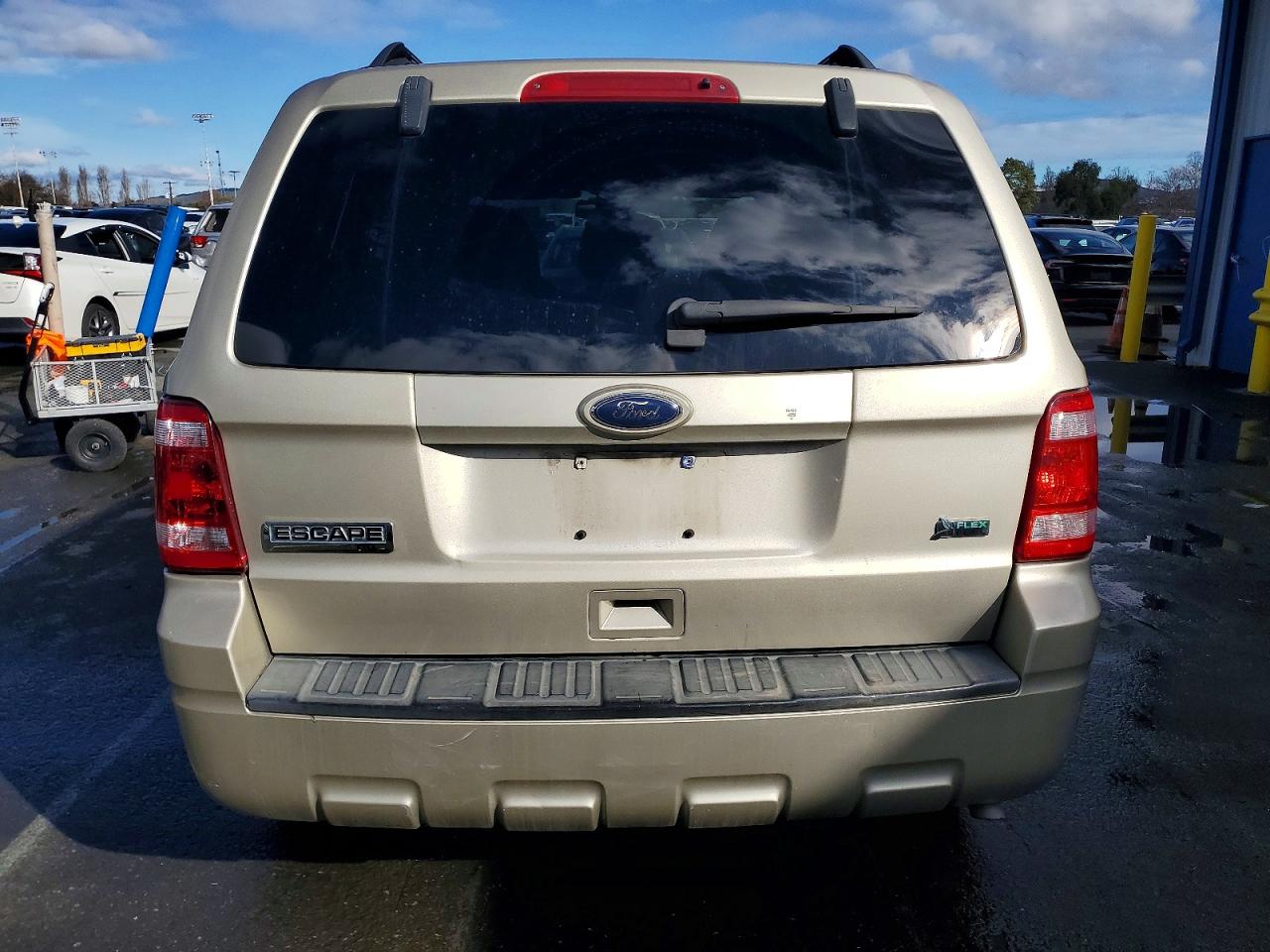 2010 FORD ESCAPE XLT photo 6