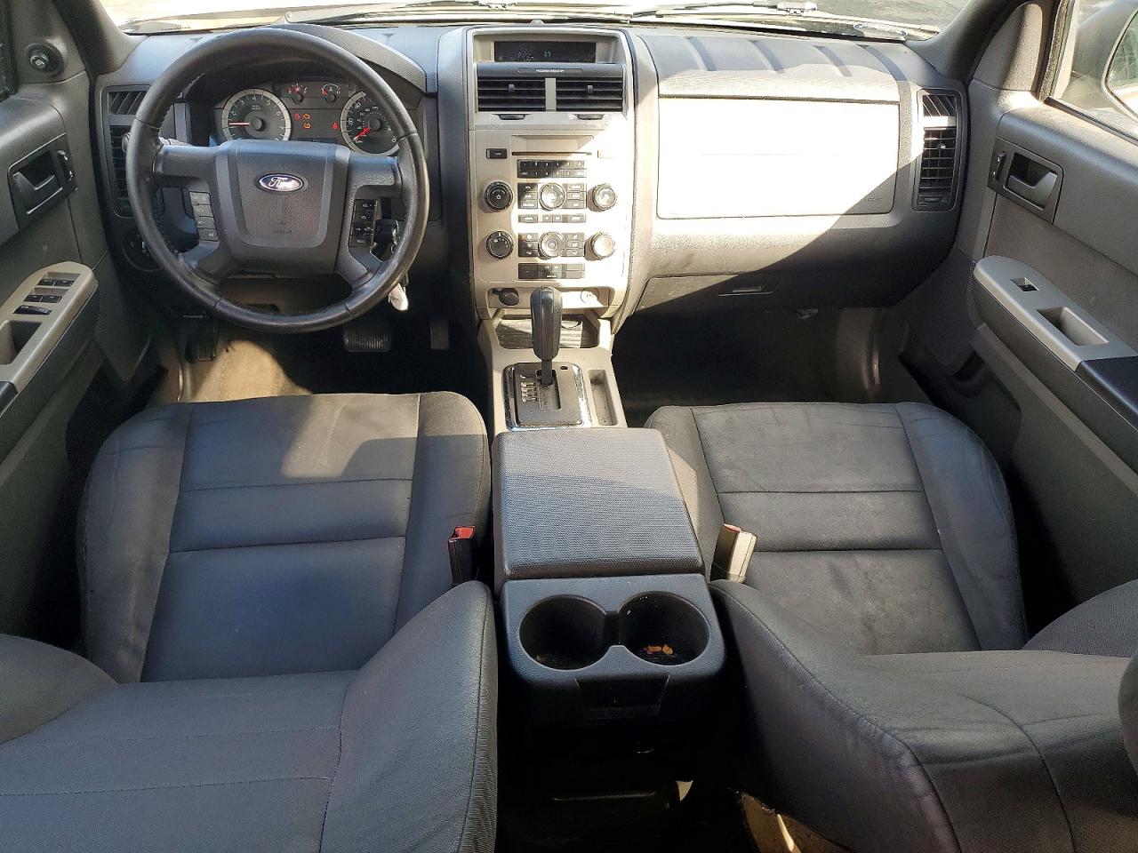 2010 FORD ESCAPE XLT photo 8