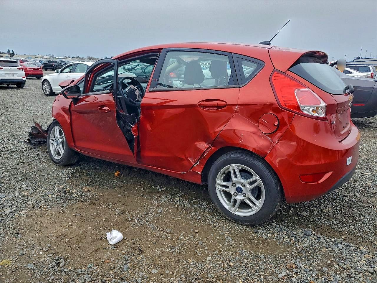 2018 FORD FIESTA SE photo 2