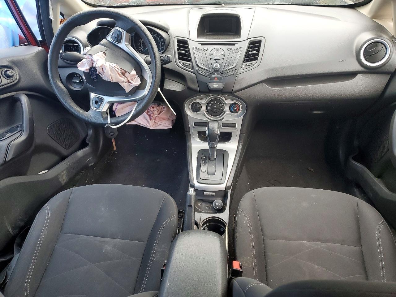 2018 FORD FIESTA SE photo 8