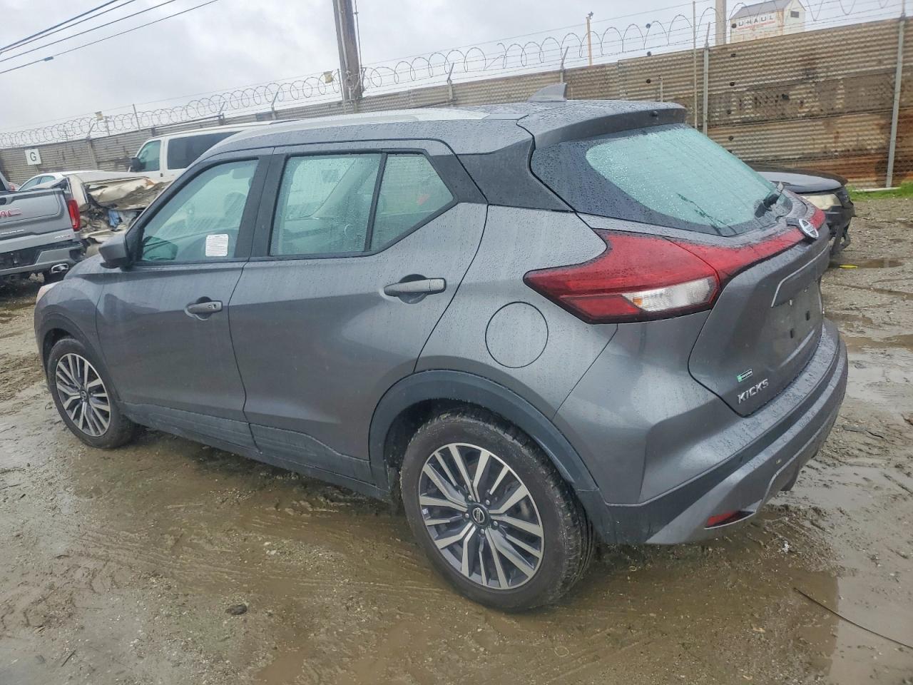 2021 NISSAN KICKS SV photo 2