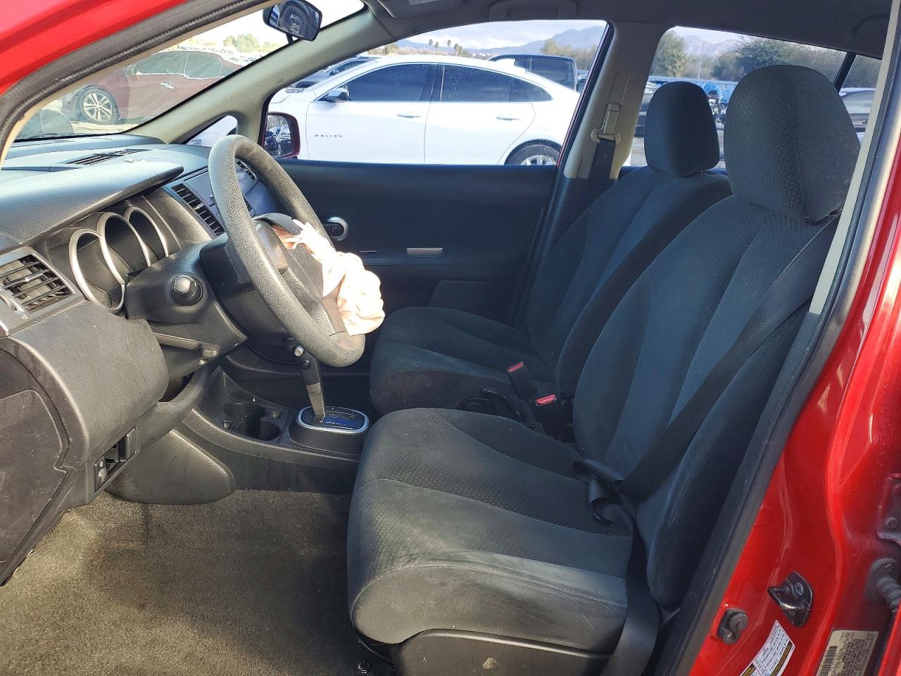 2011 NISSAN VERSA S photo 7