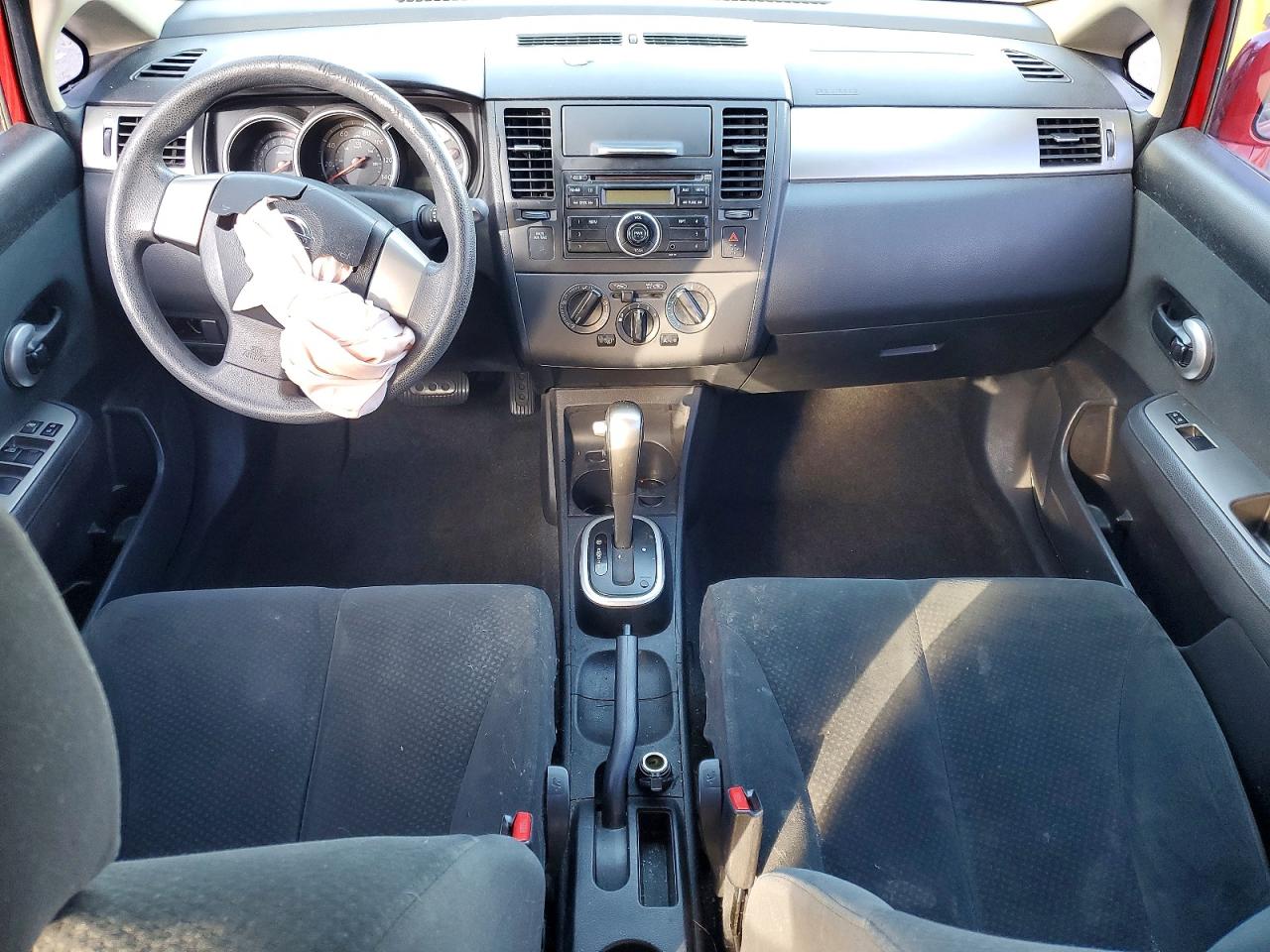 2011 NISSAN VERSA S photo 8