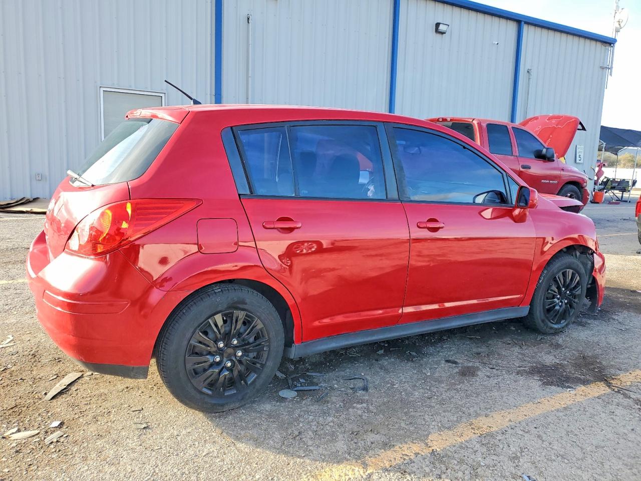 2011 NISSAN VERSA S photo 3