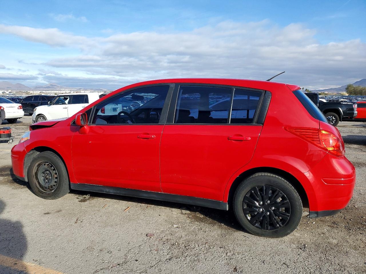 2011 NISSAN VERSA S photo 2