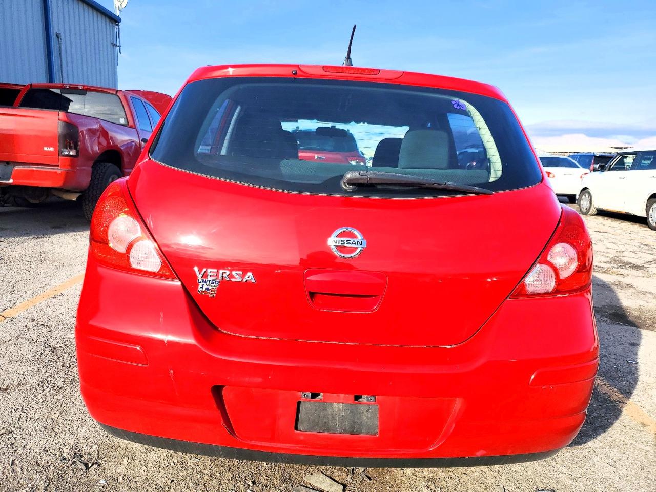 2011 NISSAN VERSA S photo 6