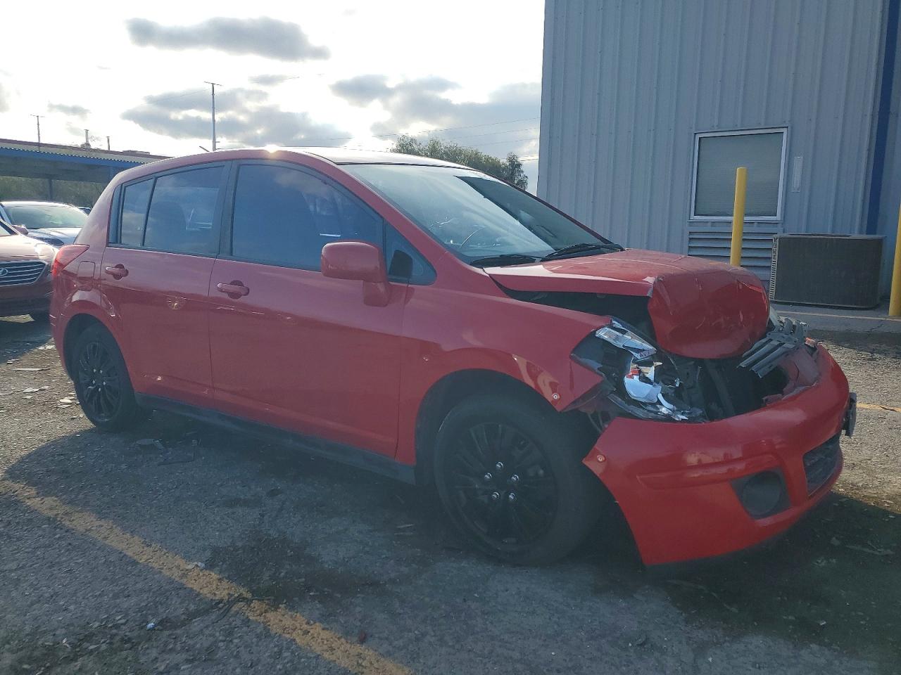 2011 NISSAN VERSA S photo 4