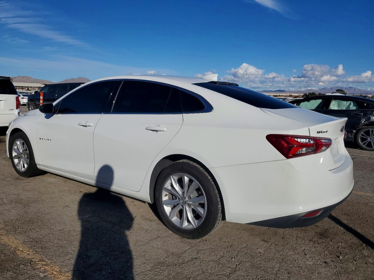 2022 CHEVROLET MALIBU LT photo 2