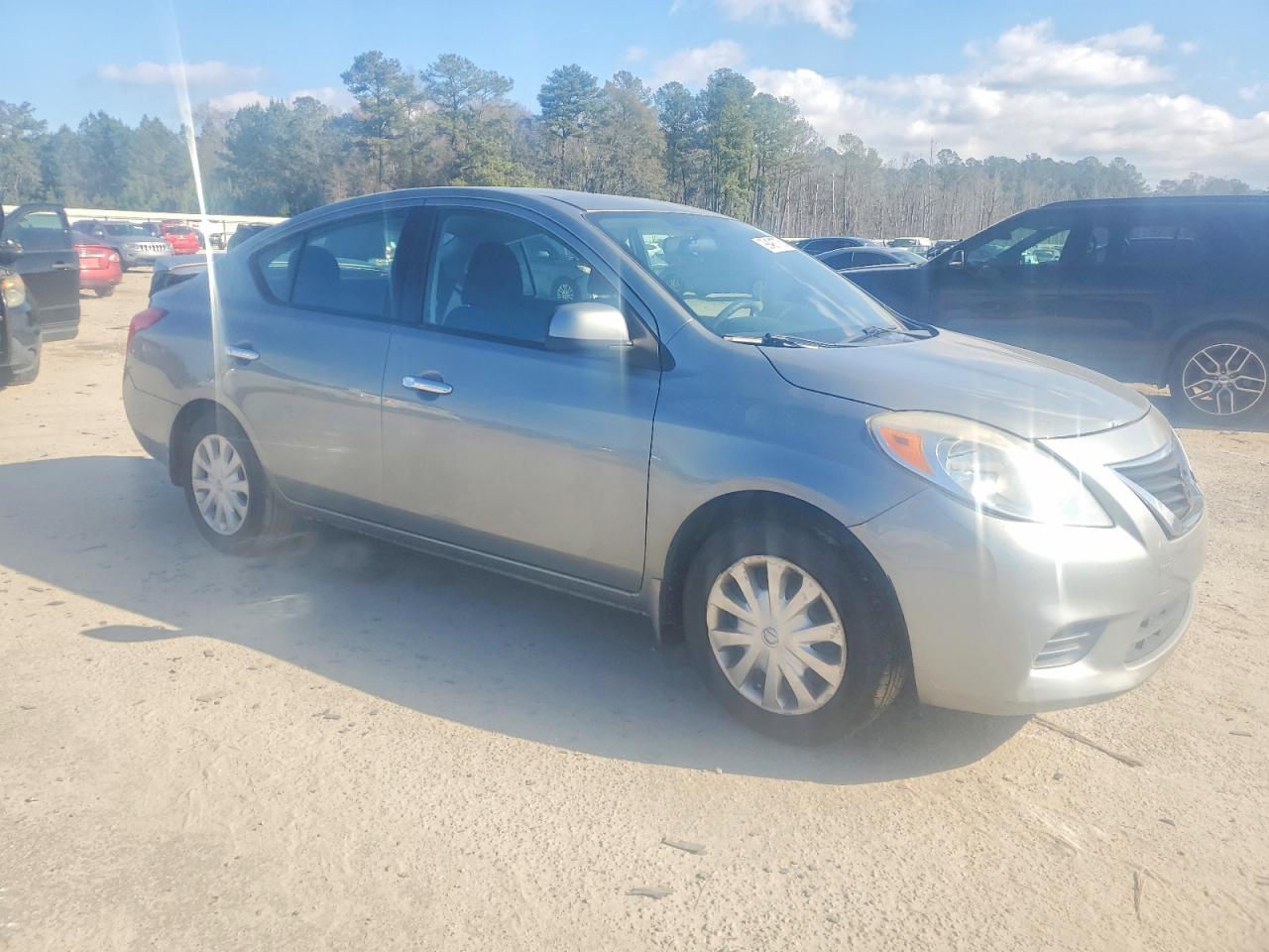 2014 NISSAN VERSA S photo 4