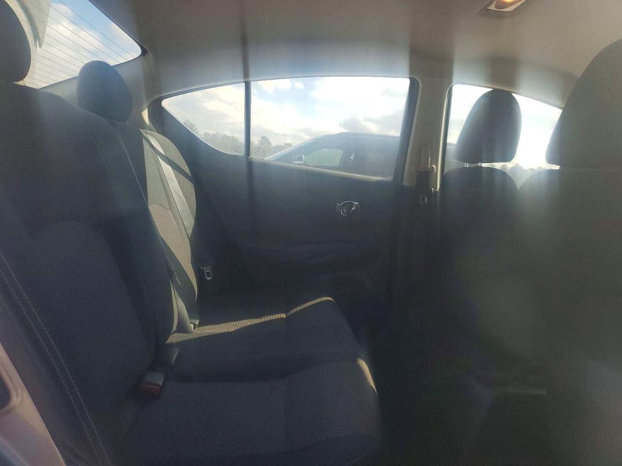 2014 NISSAN VERSA S photo 10