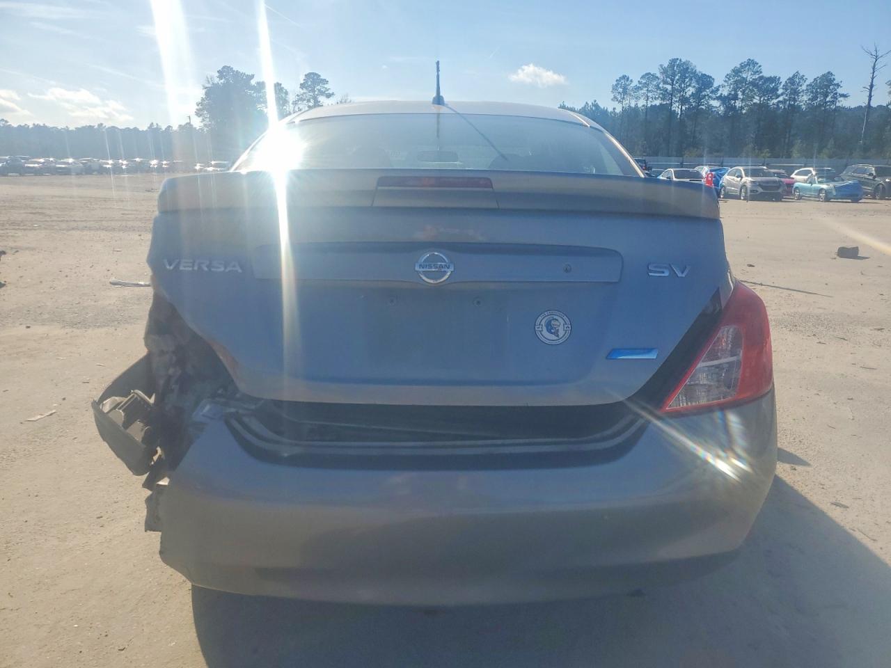 2014 NISSAN VERSA S photo 6