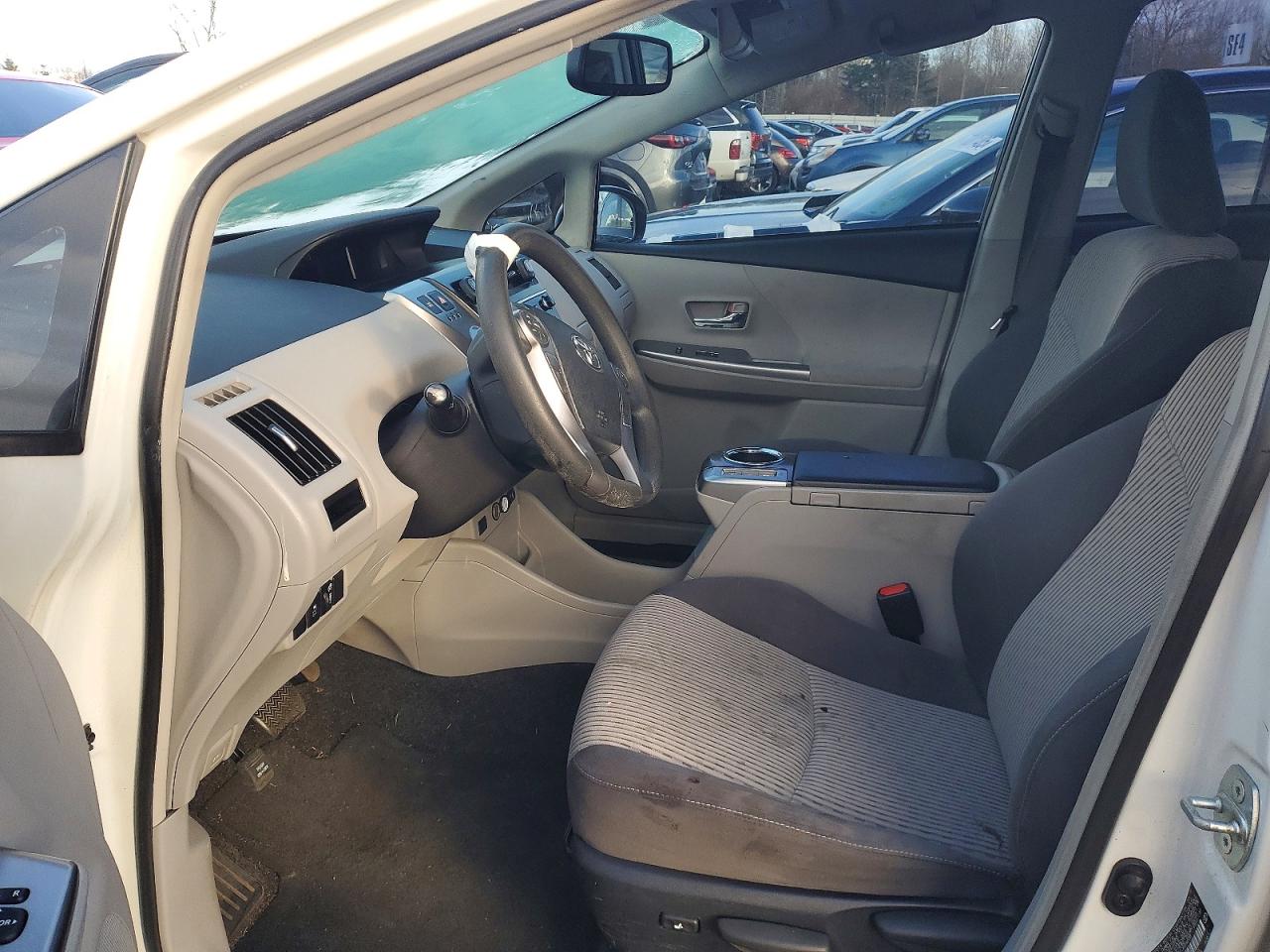2015 TOYOTA PRIUS photo 7