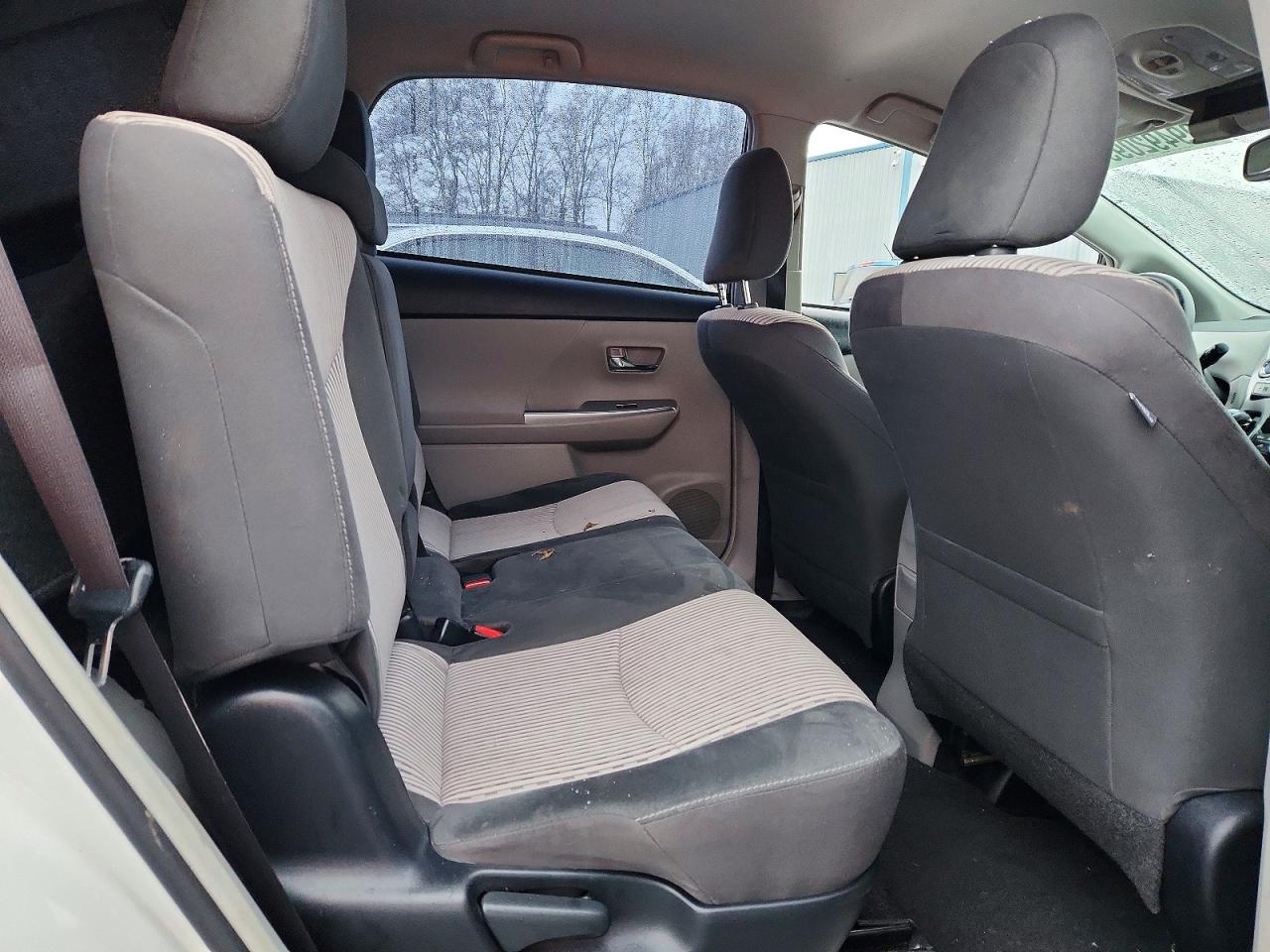 2015 TOYOTA PRIUS photo 10