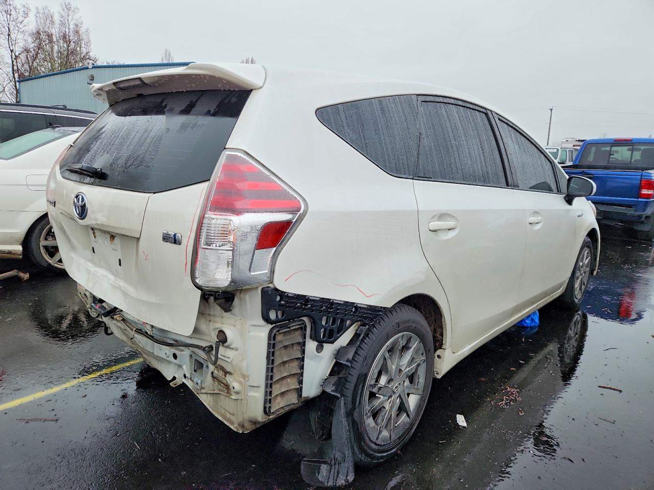 2015 TOYOTA PRIUS photo 3