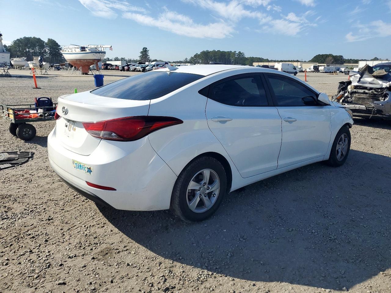 2015 HYUNDAI ELANTRA SE photo 3